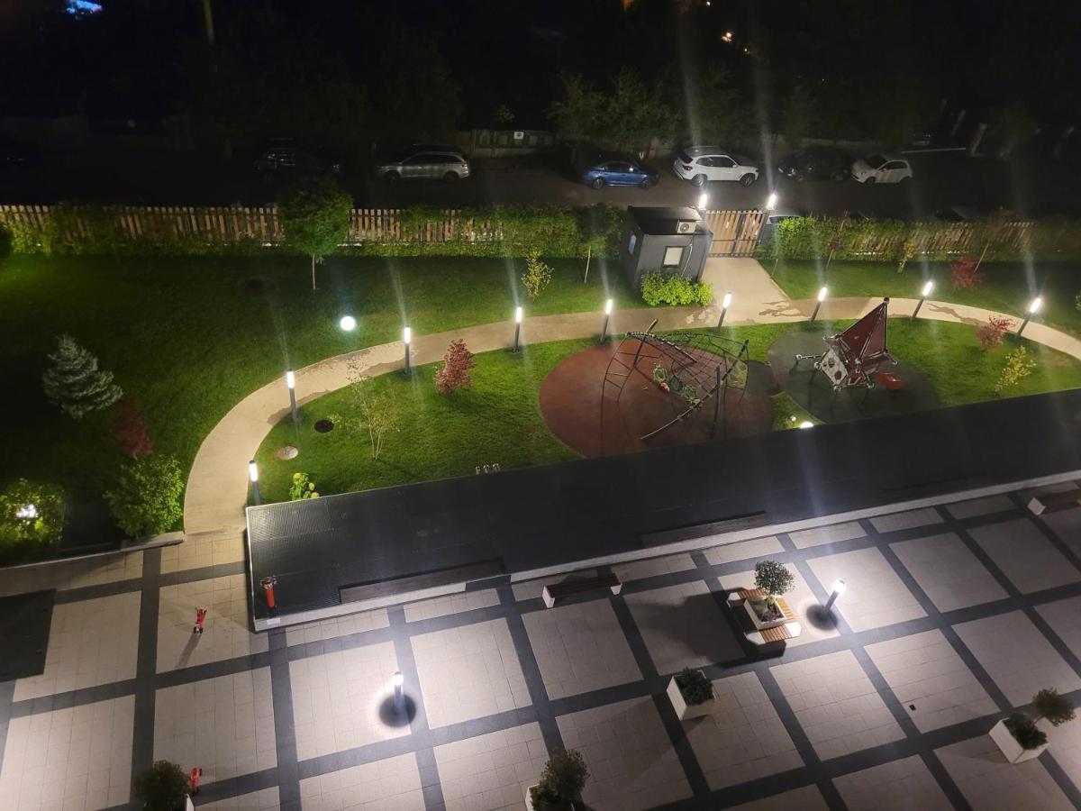 Apartment In Bucharest, Baneasa Green Area Buitenkant foto